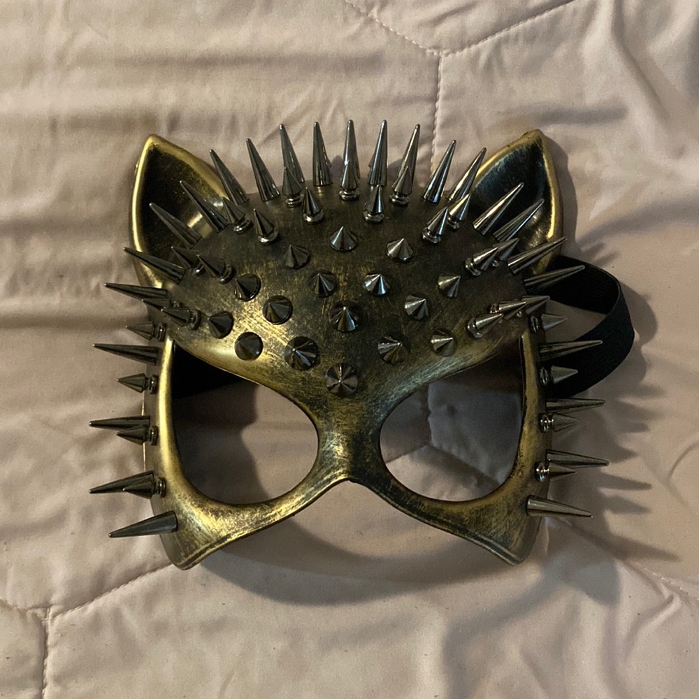Sexy Gold Spiked Cat Mask